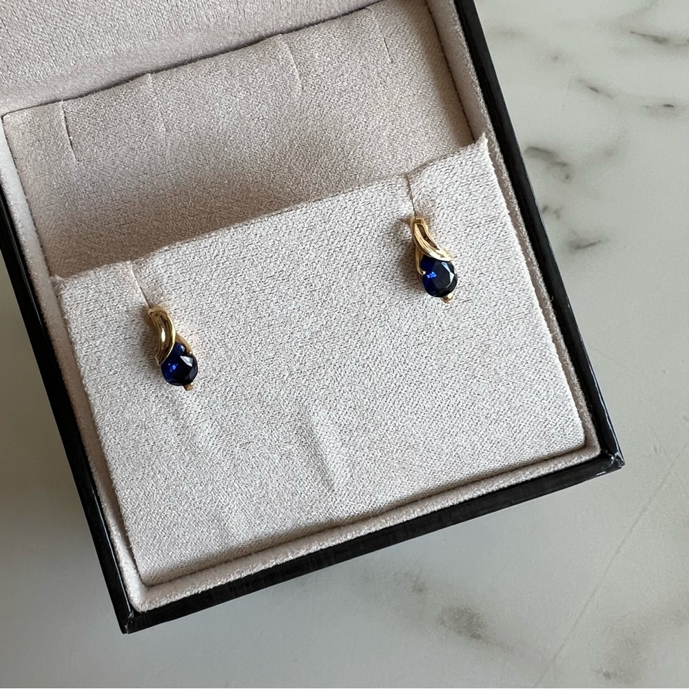 14k Yellow Gold Earrings with Pear Shaped Sapphires